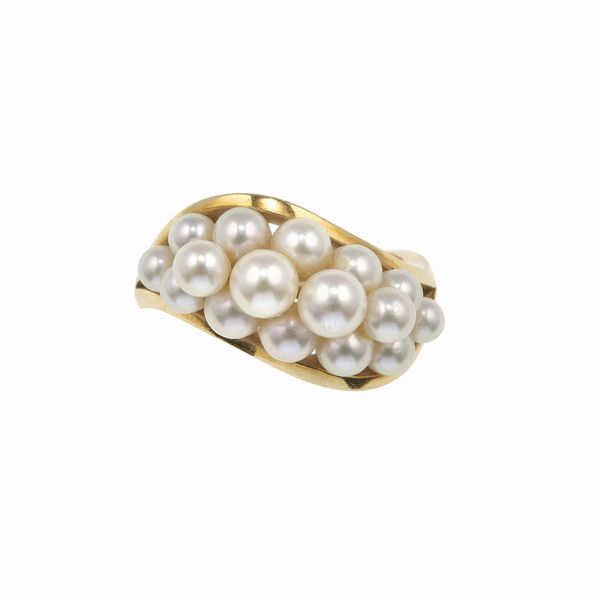 Mikimoto. Anello con perle coltivate  - Asta Gioielli - Associazione Nazionale - Case d'Asta italiane