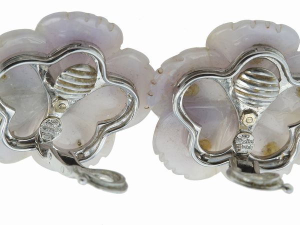 Sabbadini. Demi-parure composta da spilla ed orecchini con diamanti e giadeite viola  - Asta Gioielli - Associazione Nazionale - Case d'Asta italiane