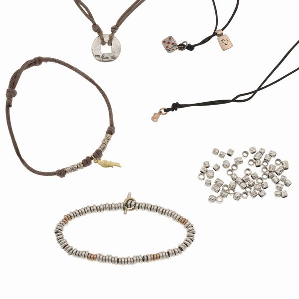 Pomellato, lotto composto da tre bracciali e due collane con pendenti  - Asta Gioielli - Associazione Nazionale - Case d'Asta italiane