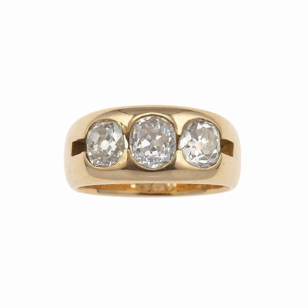 Anello a fascia con tre diamanti di vecchio taglio  - Asta Gioielli - Associazione Nazionale - Case d'Asta italiane
