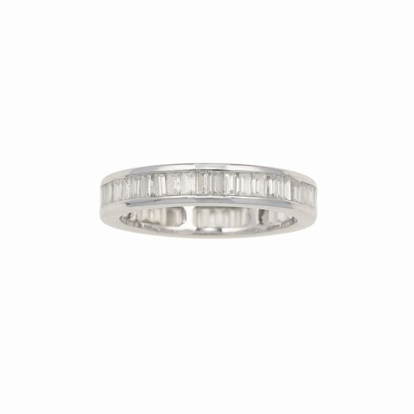 Anello a rivire con diamanti taglio baguette  - Asta Gioielli - Associazione Nazionale - Case d'Asta italiane