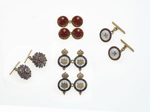 Lotto composto da quattro paia di bottoni da polso con smalti policromi e piccoli diamanti  - Asta Gioielli - Associazione Nazionale - Case d'Asta italiane