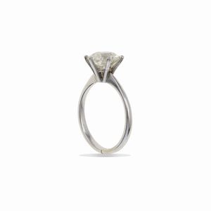 Anello con diamante di vecchio taglio per ct 2.50 circa, diamante danneggiato  - Asta Gioielli - Associazione Nazionale - Case d'Asta italiane