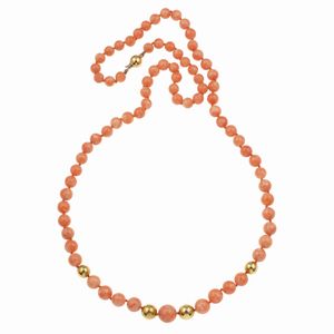 Lotto composto da quattro collane con lapislazzuli, malachite e corallo  - Asta Gioielli - Associazione Nazionale - Case d'Asta italiane