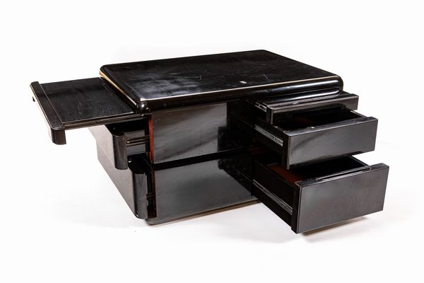 Mobile basso in legno laccato nero, Anni Cinquanta  - Asta Design e Arti Decorative del XX Secolo - Associazione Nazionale - Case d'Asta italiane