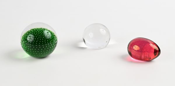 Tre fermacarte diversi in vetro  - Asta Design e Arti Decorative del XX Secolo - Associazione Nazionale - Case d'Asta italiane