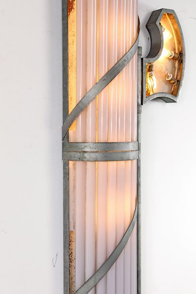 Coppia di grandi lampade a forma di Fascio Littorio  - Asta Design e Arti Decorative del XX Secolo - Associazione Nazionale - Case d'Asta italiane