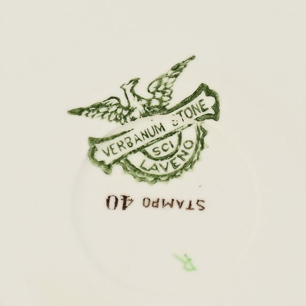 Guido Andlovitz : Dieci piatti piani e dieci da dessert in ceramica decorata in vivace policromia, serie Vecchia Milano, Laveno, Anni Trenta  - Asta Design e Arti Decorative del XX Secolo - Associazione Nazionale - Case d'Asta italiane