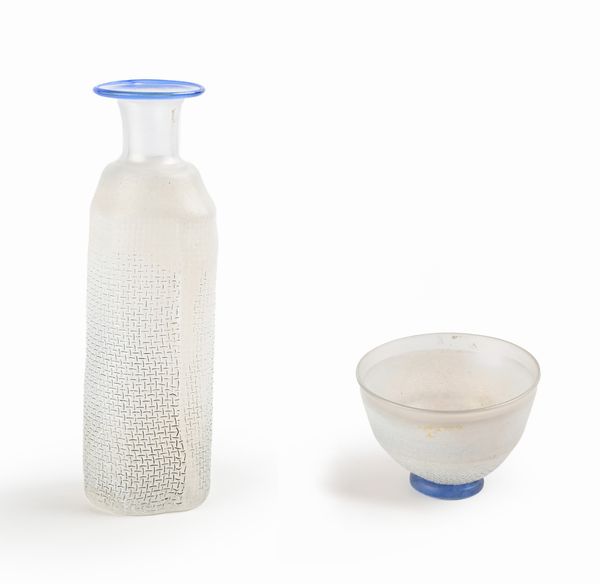 Bertil Vallien : Bottiglia e coppetta in vetro, serie Network, esecuzione Boda, Svezia Anni Settanta  - Asta Design e Arti Decorative del XX Secolo - Associazione Nazionale - Case d'Asta italiane