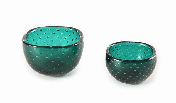 Venini Murano : Lotto di 2 ciotole in vetro verde con inclusione di bolle  - Asta Design e Arti Decorative del XX Secolo - Associazione Nazionale - Case d'Asta italiane