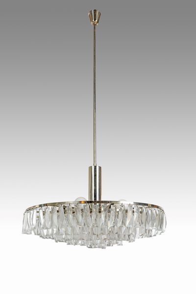 Lampadario a 8 luci da soffitto in metallo e ciondoli in cristallo  - Asta Design e Arti Decorative del XX Secolo - Associazione Nazionale - Case d'Asta italiane