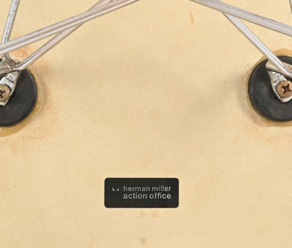 Sedia in fibra di vetro, cuscino imbottito rivestito in tessuto e struttura in metallo cromato  - Asta Design e Arti Decorative del XX Secolo - Associazione Nazionale - Case d'Asta italiane