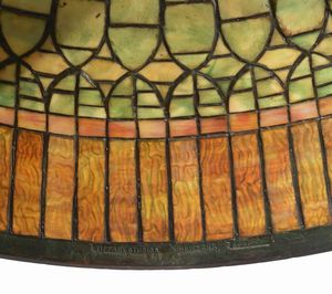 Tiffany Studios New York : Lampada da terra Curtain Border  - Asta Design e Arti Decorative del XX Secolo - Associazione Nazionale - Case d'Asta italiane