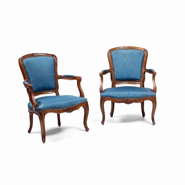 Coppia di poltrone in noce intagliato. Genova XVIII secolo  - Asta Antiquariato - Associazione Nazionale - Case d'Asta italiane