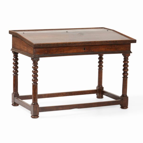 Tavolo scrittoio con montanti a torchon, XVIII-XIX secolo  - Asta Antiquariato - Associazione Nazionale - Case d'Asta italiane