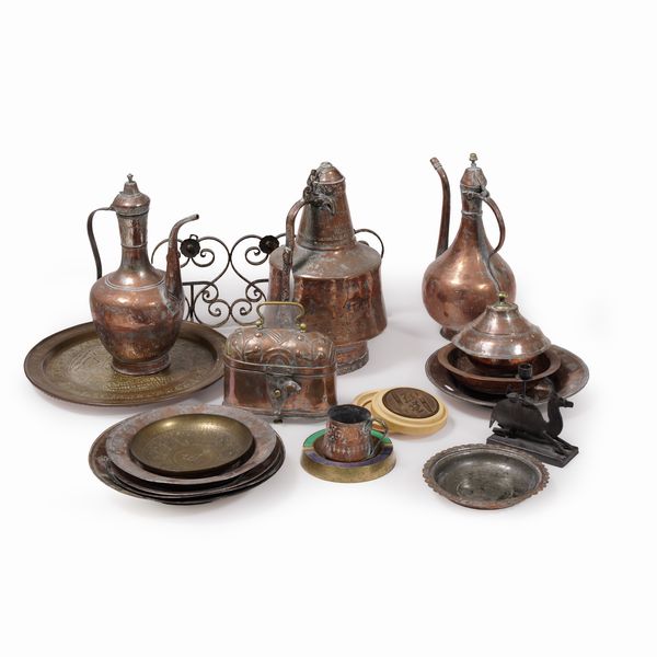 Lotto di oggetti in rame di gusto medio orientale  - Asta Antiquariato - Associazione Nazionale - Case d'Asta italiane