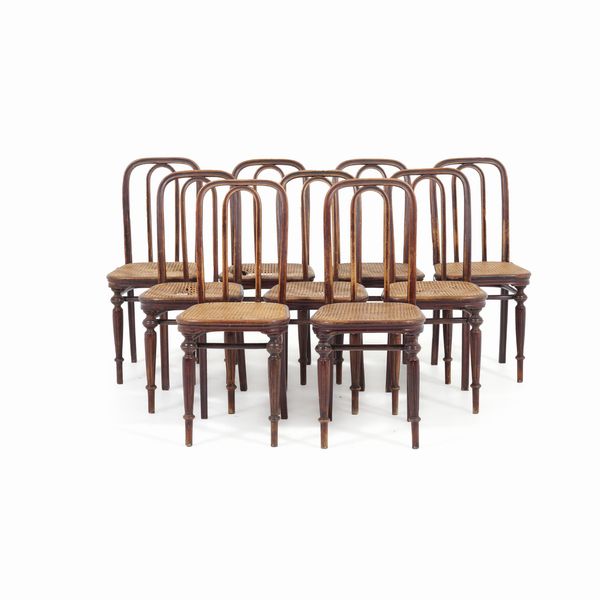 Nove sedie in legno intagliato. XX secolo  - Asta Antiquariato - Associazione Nazionale - Case d'Asta italiane