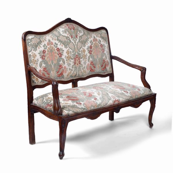 Divanetto in legno intagliato, XVIII-XIX secolo  - Asta Antiquariato - Associazione Nazionale - Case d'Asta italiane