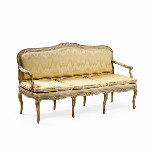 Divano in legno intagliato e laccato. XVIII secolo  - Asta Antiquariato - Associazione Nazionale - Case d'Asta italiane