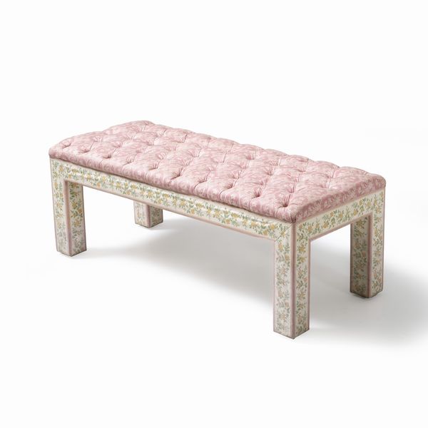 Panchetto decorato a fiori, seduta imbottita. XX secolo  - Asta Antiquariato - Associazione Nazionale - Case d'Asta italiane