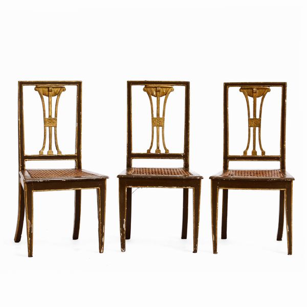 Tre sedie in legno intagliato, dipinto e dorato, XIX secolo  - Asta Antiquariato - Associazione Nazionale - Case d'Asta italiane