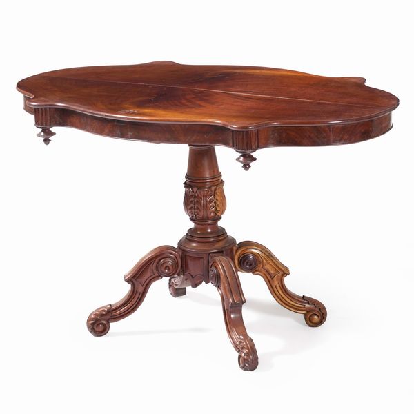 Tavolo a biscotto lastronato in piuma di mogano, XIX-XX secolo  - Asta Antiquariato - Associazione Nazionale - Case d'Asta italiane