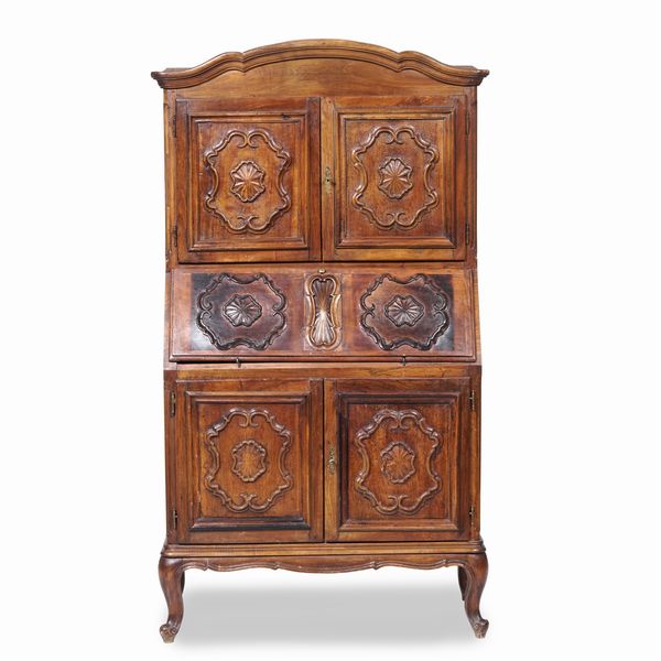Credenza a due corpi. Piemonte, XVIII-XIX secolo  - Asta Antiquariato - Associazione Nazionale - Case d'Asta italiane
