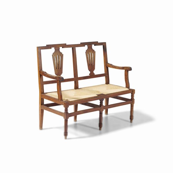 Divano a due posti Luigi XVI in noce. Piemonte, XVIII secolo  - Asta Antiquariato - Associazione Nazionale - Case d'Asta italiane