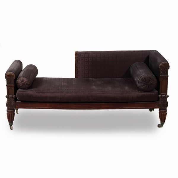 Divanetto in legno intagliato. XIX secolo  - Asta Antiquariato - Associazione Nazionale - Case d'Asta italiane