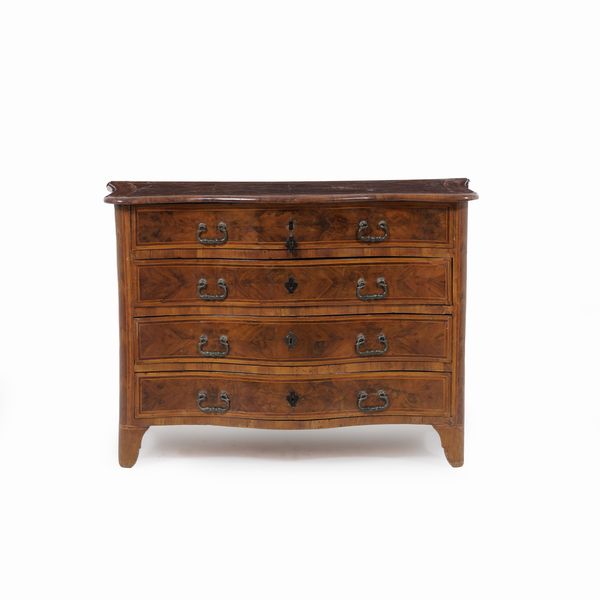 Cassettone lastronato. Piemonte, XVIII secolo  - Asta Antiquariato - Associazione Nazionale - Case d'Asta italiane