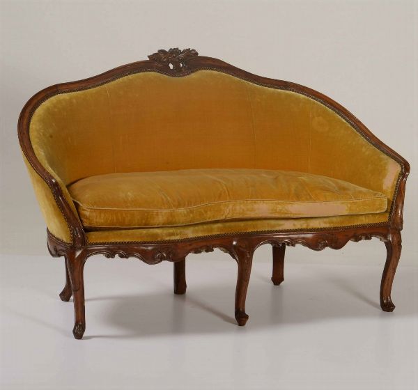 Divanetto Luigi XV in legno intagliato, Francia XVIII secolo  - Asta Antiquariato - Associazione Nazionale - Case d'Asta italiane