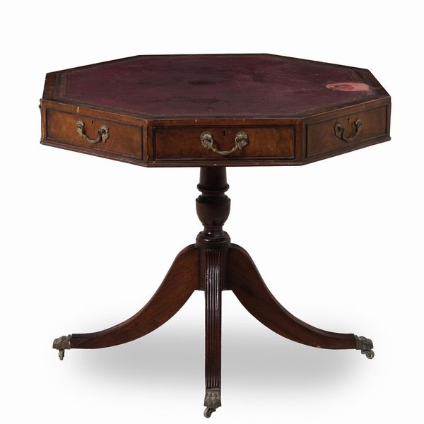 Tavolo da biblioteca con piano ottagonale. XIX secolo  - Asta Antiquariato - Associazione Nazionale - Case d'Asta italiane