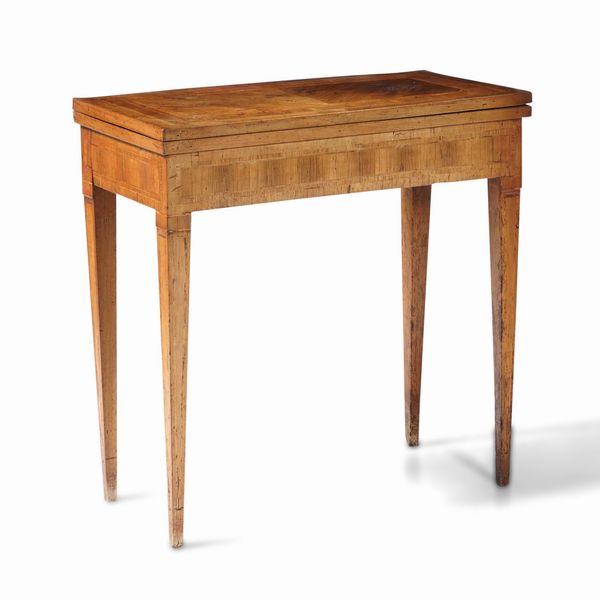 Tavolo da gioco lastronato ed intarsiato. fine XVIII secolo  - Asta Antiquariato - Associazione Nazionale - Case d'Asta italiane