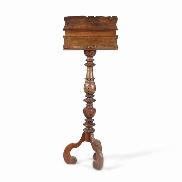 Leggio in noce. XVIII secolo  - Asta Antiquariato - Associazione Nazionale - Case d'Asta italiane