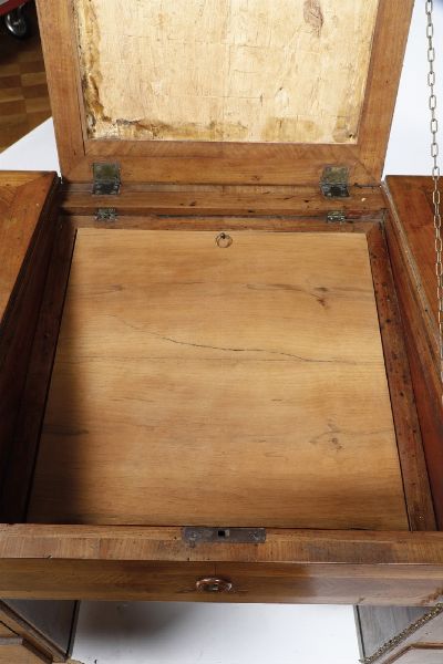 Toletta da centro impiallacciata in ciliegio. Marche, seconda met� XVIII secolo  - Asta Antiquariato - Associazione Nazionale - Case d'Asta italiane