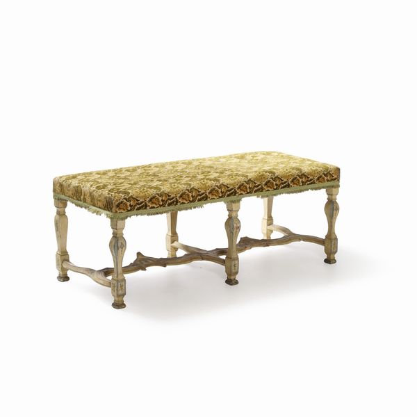 Panchetta in legno laccato a fondo beige, inizio XIX secolo  - Asta Antiquariato - Associazione Nazionale - Case d'Asta italiane