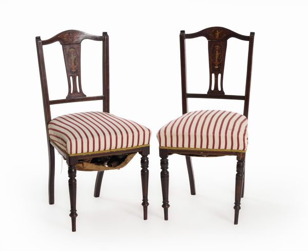 Coppia di sedie in legno intarsiato. Inghilterra XIX secolo  - Asta Antiquariato - Associazione Nazionale - Case d'Asta italiane