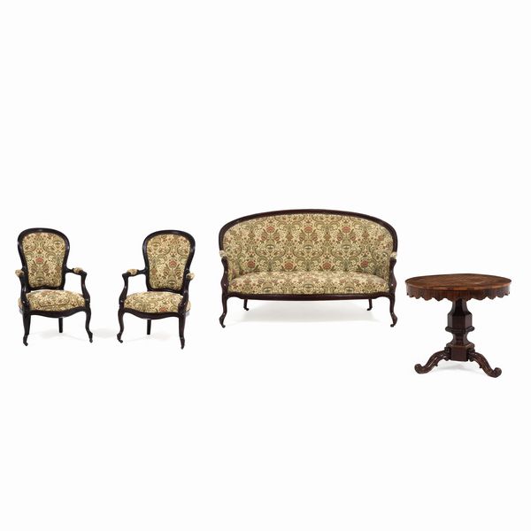 Salottino composto da divano, due poltrone, tavolino con piano intarsiato, XIX secolo  - Asta Antiquariato - Associazione Nazionale - Case d'Asta italiane