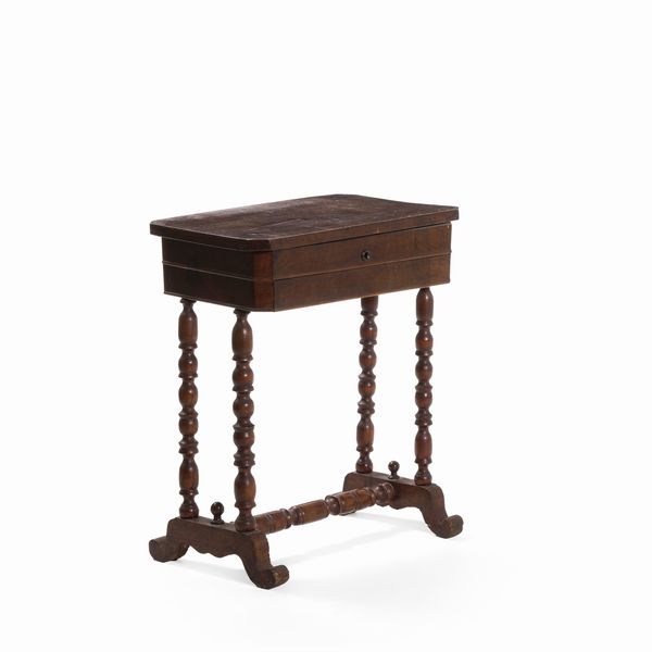 Tavolino da lavoro in legno. XIX-XX secolo  - Asta Antiquariato - Associazione Nazionale - Case d'Asta italiane