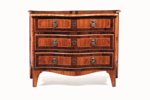 Com� a tre cassetti lastronato ed intarsiato, XVIII secolo  - Asta Antiquariato - Associazione Nazionale - Case d'Asta italiane