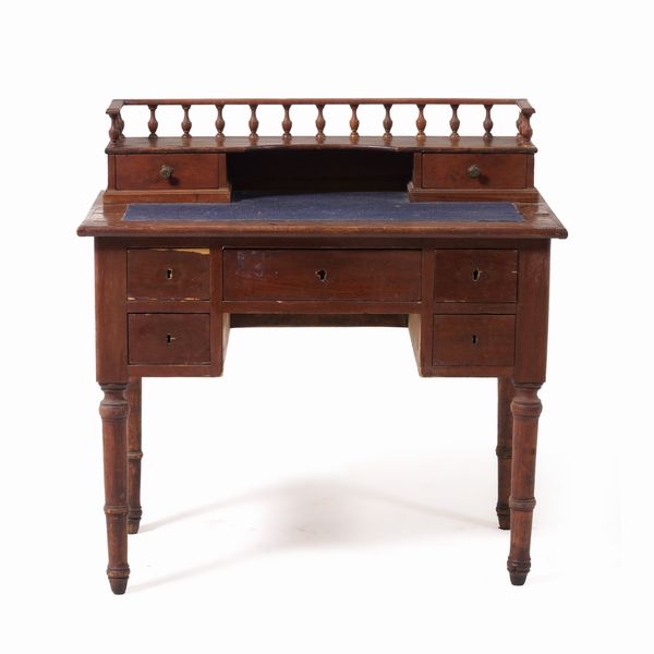 Scrivania a cinque cassetti, XIX-XX secolo  - Asta Antiquariato - Associazione Nazionale - Case d'Asta italiane