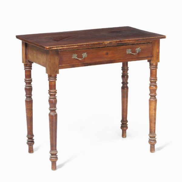 Tavolino con gambe tornite a un cassetto. XIX secolo  - Asta Antiquariato - Associazione Nazionale - Case d'Asta italiane