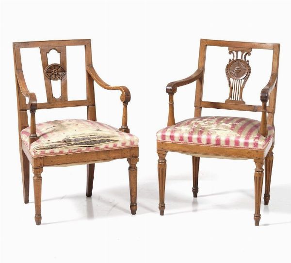 Lotto di un divano e due poltrone diverse in legno intagliato, XIX-XX secolo  - Asta Antiquariato - Associazione Nazionale - Case d'Asta italiane