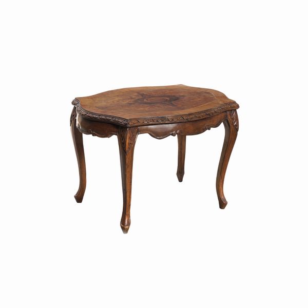 Tavolino basso di legno. XIX secolo  - Asta Antiquariato - Associazione Nazionale - Case d'Asta italiane