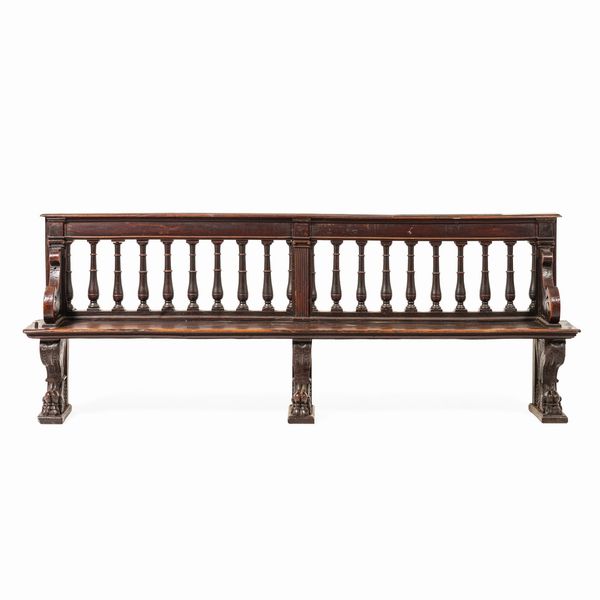 Grande panca a balaustro in noce tornito e scolpito. Toscana XVI-XVII secolo  - Asta Antiquariato - Associazione Nazionale - Case d'Asta italiane
