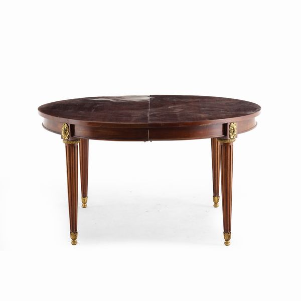 Tavolo ovale allungabile  - Asta Antiquariato - Associazione Nazionale - Case d'Asta italiane