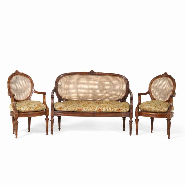 Divano e coppia di poltrone in legno intagliato. Genova, fine XVIII secolo  - Asta Antiquariato - Associazione Nazionale - Case d'Asta italiane