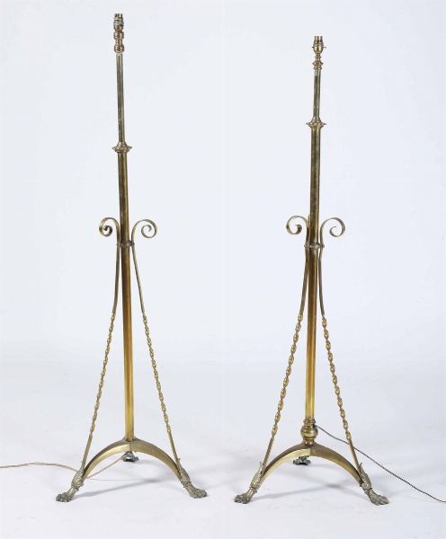 Due torcere da terra in bronzo  - Asta Antiquariato - Associazione Nazionale - Case d'Asta italiane