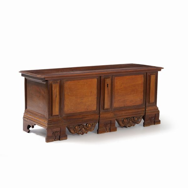 Cassapanca in legno intagliato. XIX secolo  - Asta Antiquariato - Associazione Nazionale - Case d'Asta italiane