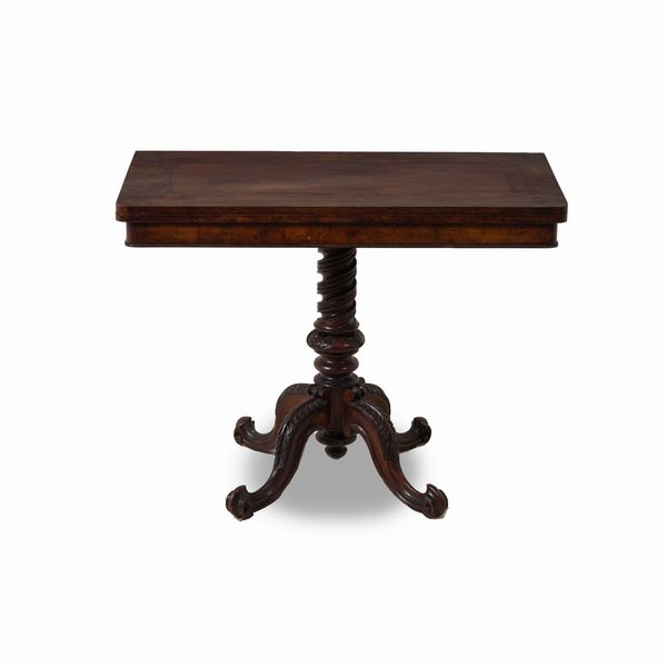 Tavolo da gioco lastronato e intagliato. XIX secolo  - Asta Antiquariato - Associazione Nazionale - Case d'Asta italiane